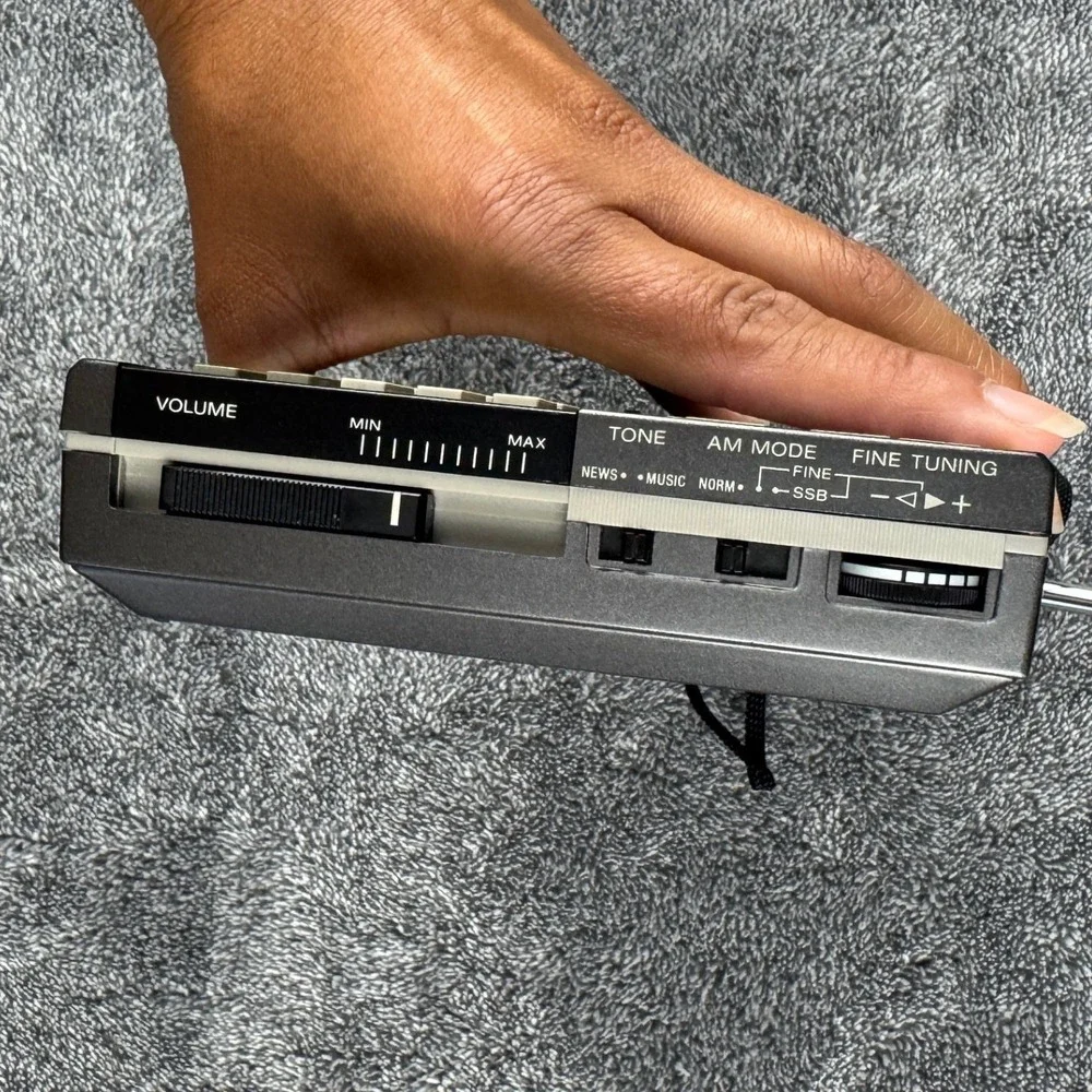 Vintage Sony ICF-7600D Portable World Band Receiver FM LW MW SW Radio Japan Gray